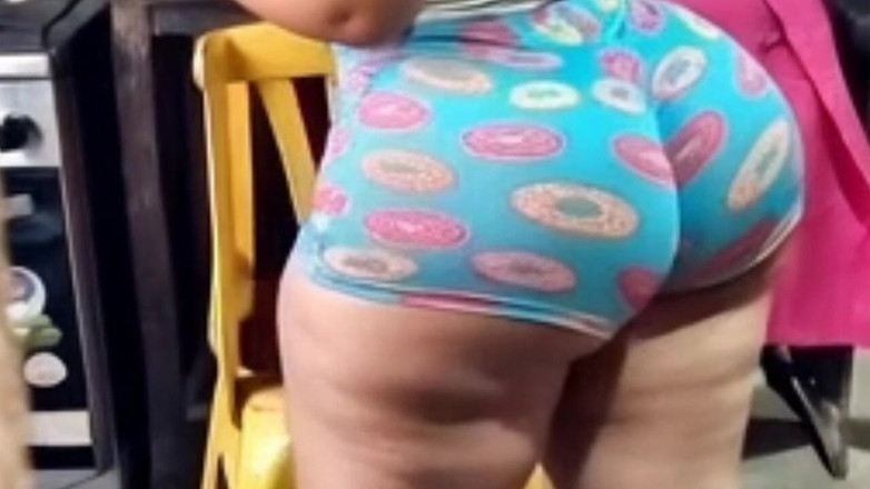 Xprohibidox1: Buurvrouw met dikke kont gegraveerd met haar donutbroek