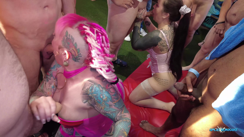 UkXXXpass: Hai con điếm gợi cảm và xăm mình thổi kèn trong...