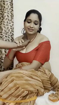 Indische Bhabhi ruig poesje neuken met tv-elektricien