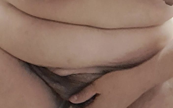Mommy big hairy pussy: Después del sexo orine