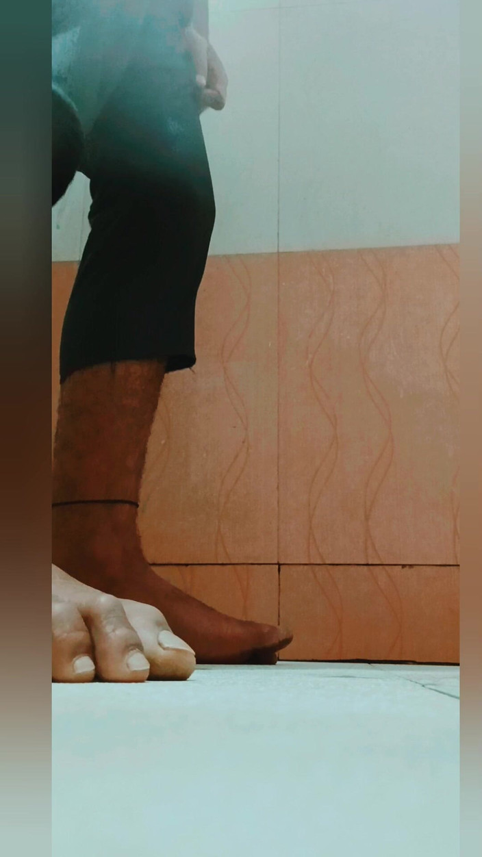 Hot sexy Sneha: 오줌 싸는 소녀 화장실