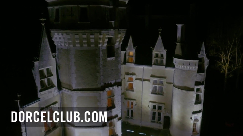 Dorcel Club: Cycata milf oferuje się 2 mężczyznom