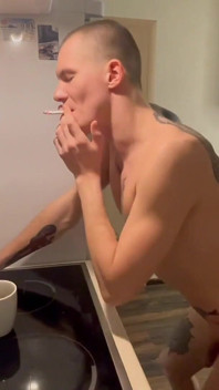Hardcore dominator leert Twinks dubbel anaal - likt dan kontgaatje sappig