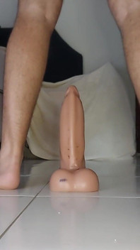 Sesiune cu dildo și plug gros. Gemete cu fundul moale