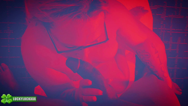 Lucky Luck XXX: Šťastná dívka Brynn - Speciální pov kouření s červeným světlem