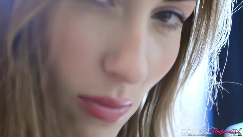 College Uniform: Banana de top cu Sophia Smith