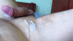 Hot guy solo: Masturbasi kontol pagi-pagi amatir dengan vibrator sampai muncrat