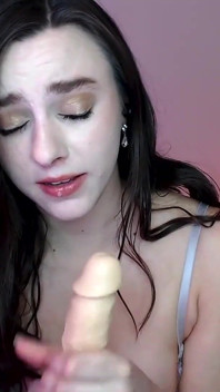 Mi scopo la mia bella bocca e il tuo grosso cazzo squirto nella mia bella figa