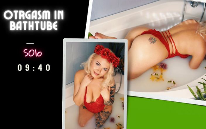 Marlene Moore: Orgasm in the bathtub. Glass dildo masturbation