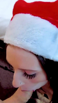 Daisy gioca a babbo natale
