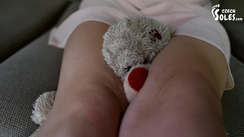 Czech Soles - foot fetish content: Ursulețul de pluș este călcat în picioare de Mad Megan!