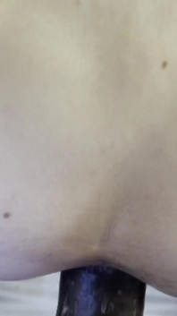 Twink asılı kaslı delikanlı tarafından domine ediliyor - bölüm 2