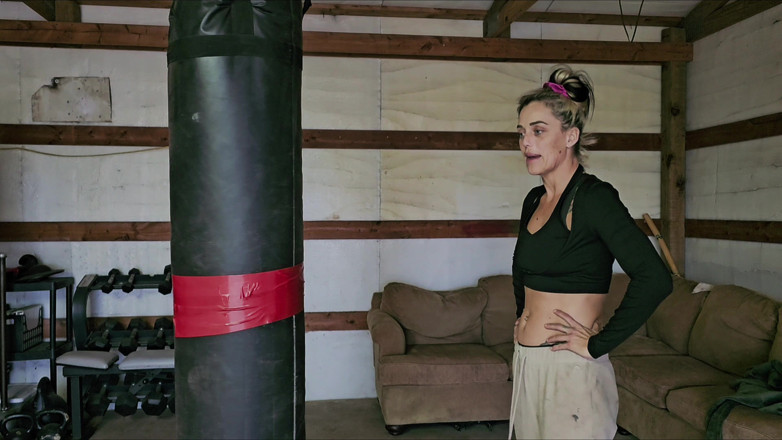 Andi Wild: Andi Unleashed: odcinek terapii ciężkimi torbami