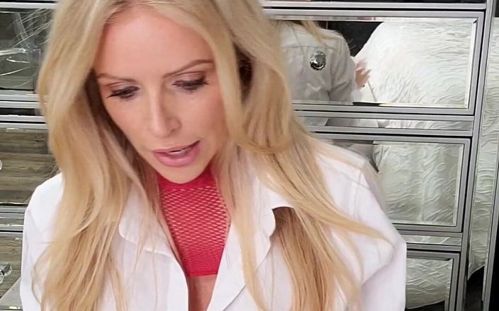 Danielle Renae: POV: Твоя шаловливая медсестра заботится о твоем члене