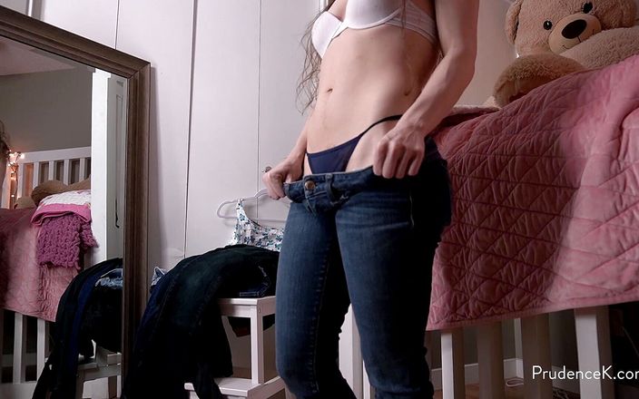 Prudence K Hairy &amp; Shaving Fetish: Striptease: Experimentando jeans em um jeans de corda g modelando...