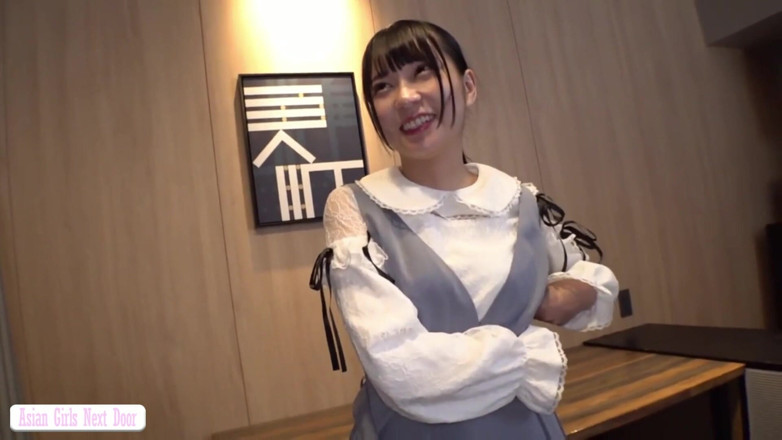 A case of fling: Former Idol-like Pure College Girl Reveals Bold Side, Exhibition Turns...