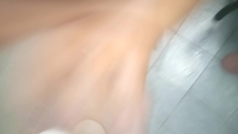 A Ovi: Masterbation i badrummet