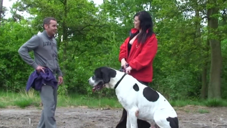 Public Entertainment: Chubby and horny brunette was walking her pet when she...