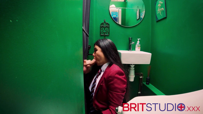 Brit Studio: Asian girl sucks dick at the gloryhole