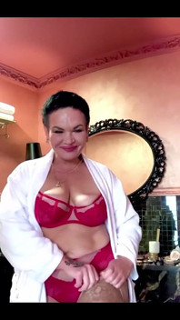 Minha nova lingerie vermelha