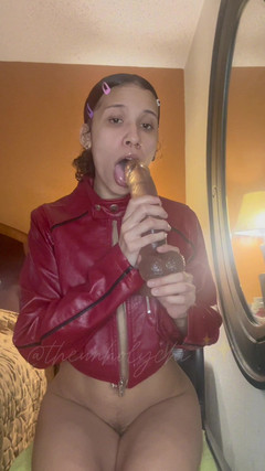 theunholychi: Podívej, jak velká je ve mně