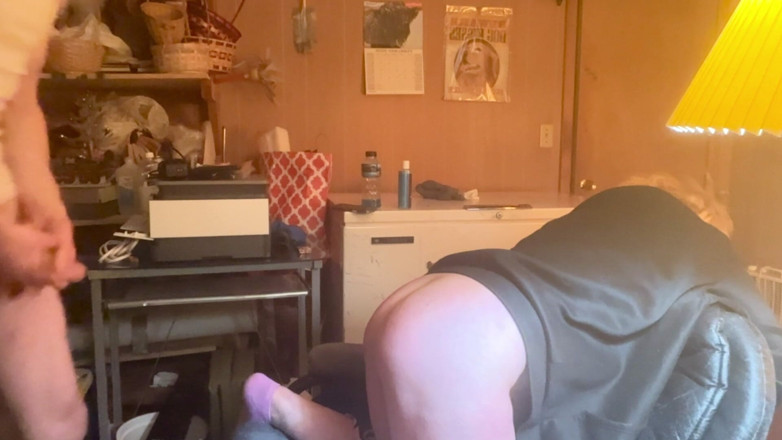 KITTYBOOBOOFUXX: Watch as I Get Railed in Basement on Top of...
