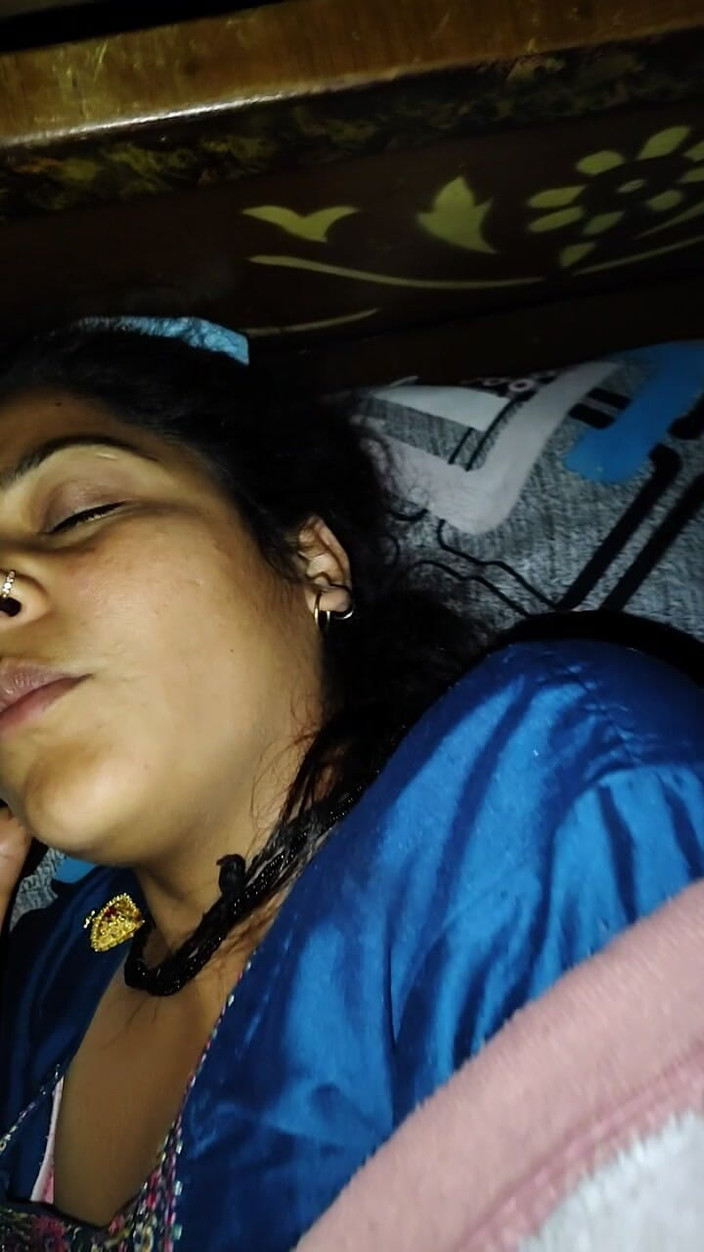 sashaa: Branlette rapide par une villageoise indienne desi