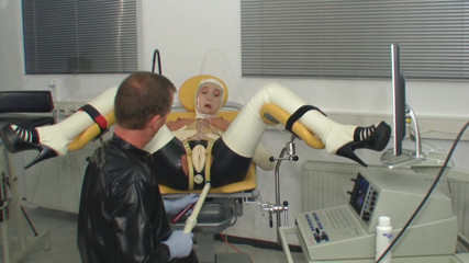 Rubber & Clinic Studio - 1ATOYS: Божевільний ультразвуковий анальний огляд у гумі
