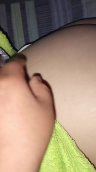 Saya dapati ibu tiri saya berehat di bilik saya