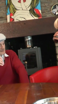 Staří chlápci milují šukání venkovních chlupatých holek - DVD