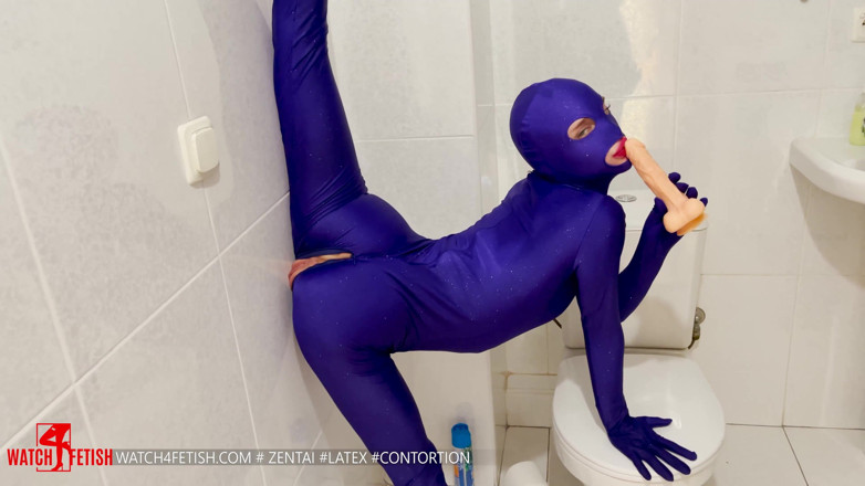 Gymrotic: Acrobatie flexible avec plaisir avec un gode