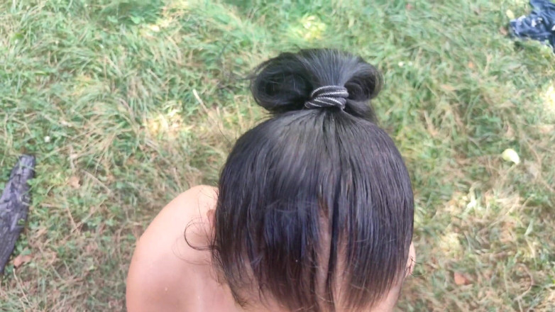 Irochka3008: Nago przy rzece publicznie, orgazm seksualny