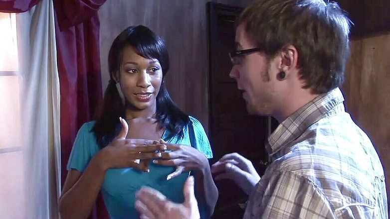 Radical Interracial: Un tip ciudat fute o fată neagră fierbinte