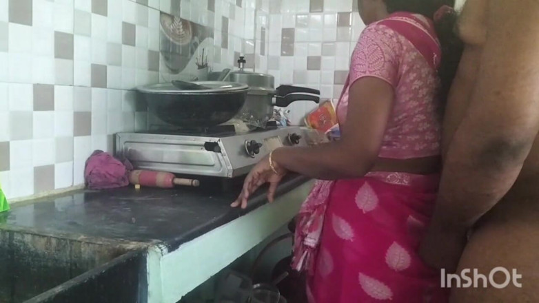 Funny couple porn studio: Baise tamoule dans la cuisine