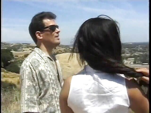 Cumming Soon: Zobacz, jak zdzirowata azjatycka dziewczyna ssie jego kutasa z tyłu...