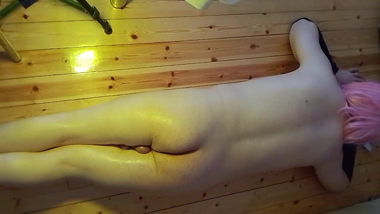 Kitty_Cross: Sissy walking barefoot di pantai berpasir putih