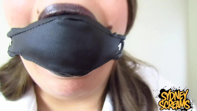 Sydney screams fetish: Geknebelte krankenschwester sydney begs - HD wmv