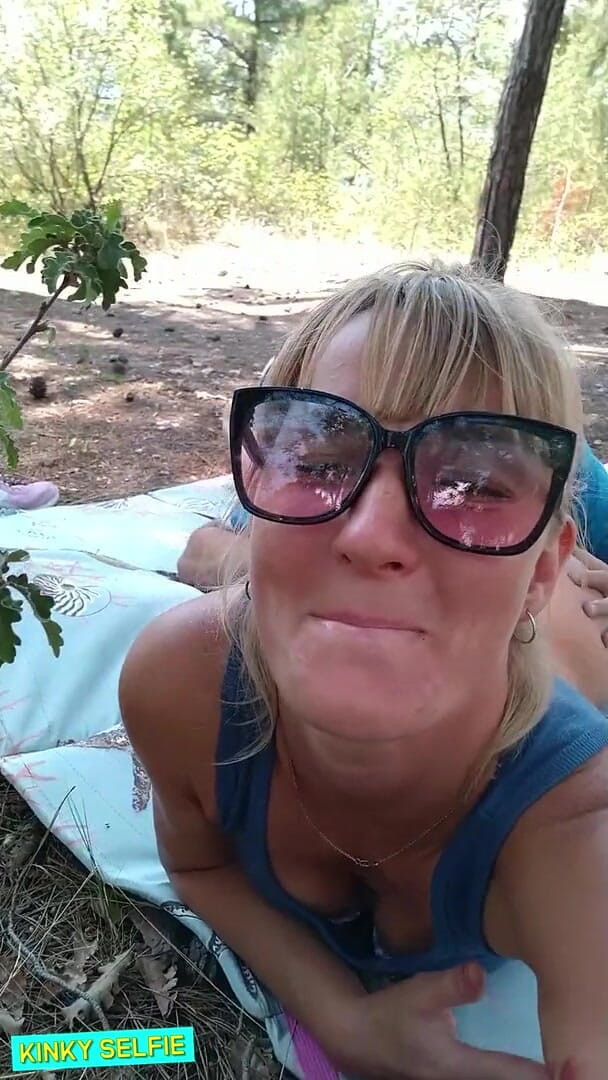 Sasha Bikeyeva: Perverzní selfie - natočila video na telefon, když jí lízal zadek....