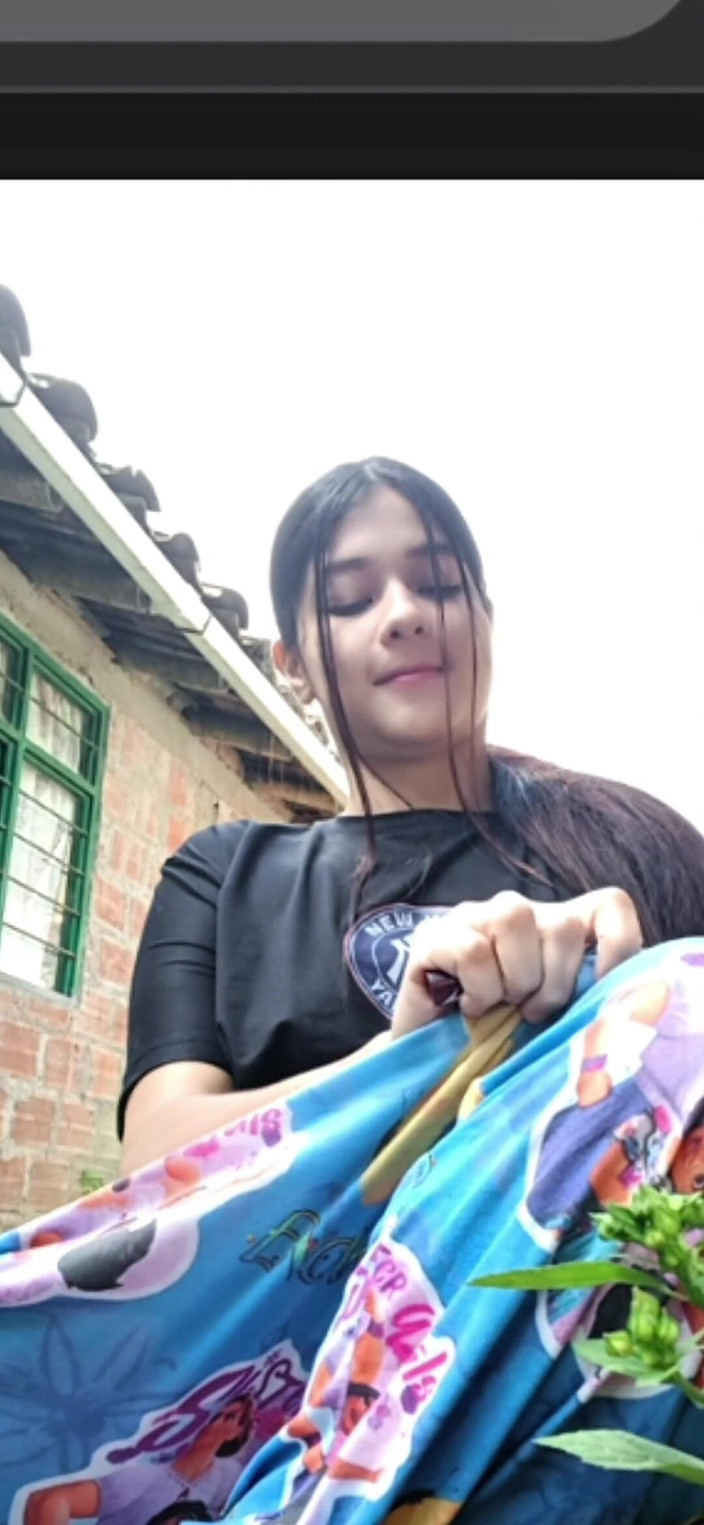 Yulieth Gomez: セクシーな女の子がファンのために配信し、自分を触る