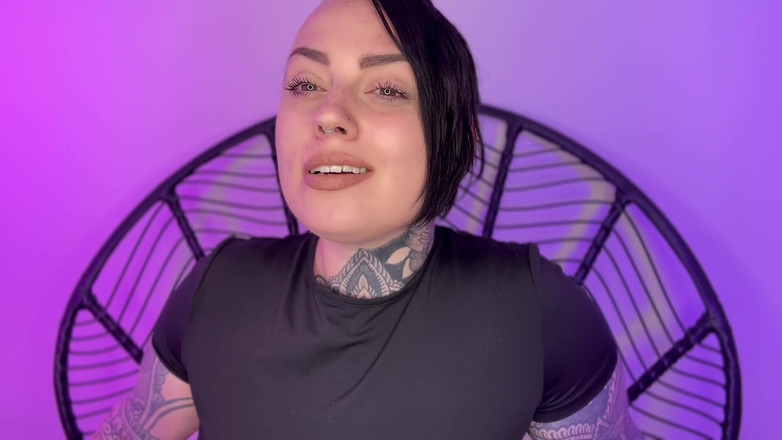 Miss Valentina: Adorare a mănușilor de buze