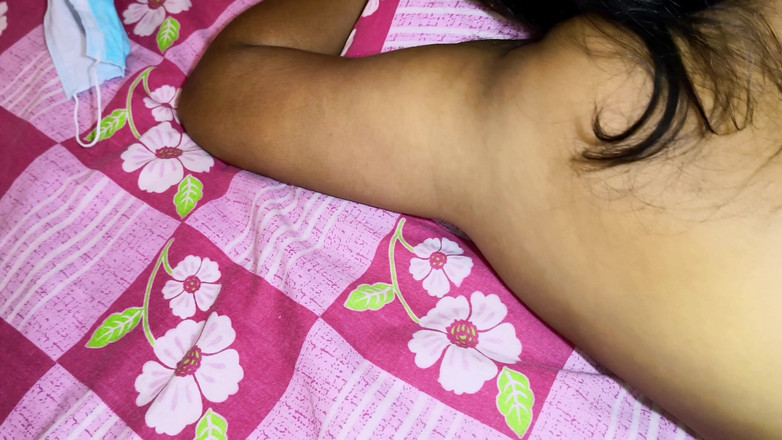 Raja puja: Filmare Vlog. Cuplu indian filmează un videoclip porno