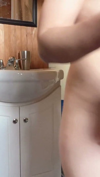 Chuveiro no vídeo do banheiro