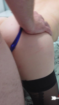Ma femme salope adore se faire baiser en levrette