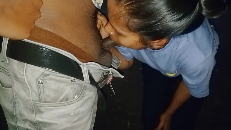 NikiRathod: 핑거링, Divya와 트럭 뒤에서 키스 - 펠라 시리즈