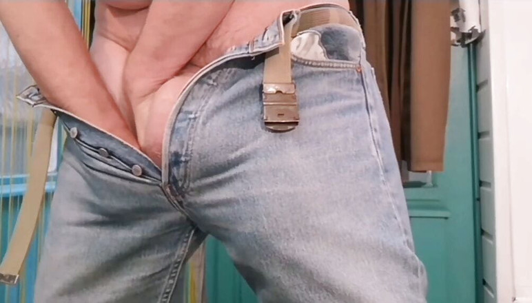 Monster_Meat_: Dancing Queen ngasih pertunjukan di disko