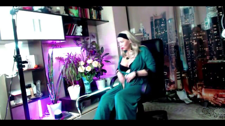 AimeeParadise: Mia moglie è una bella troia-2 in webcam.