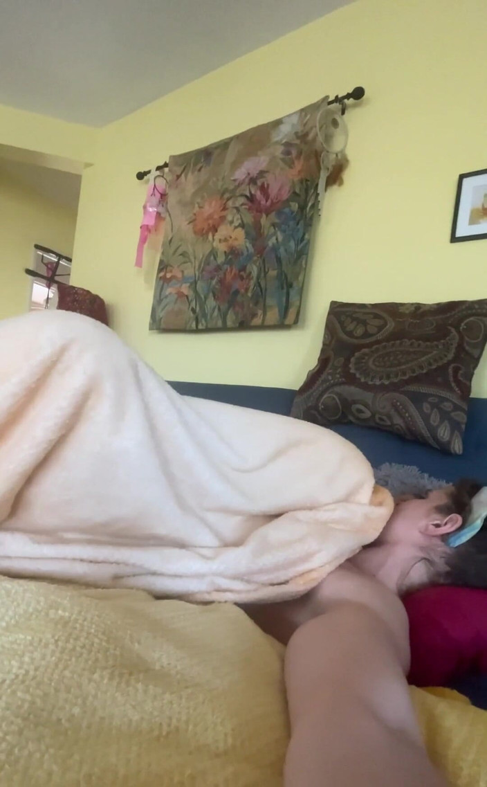VibeWithMommy: É estranho assistir um casal fazer amor?