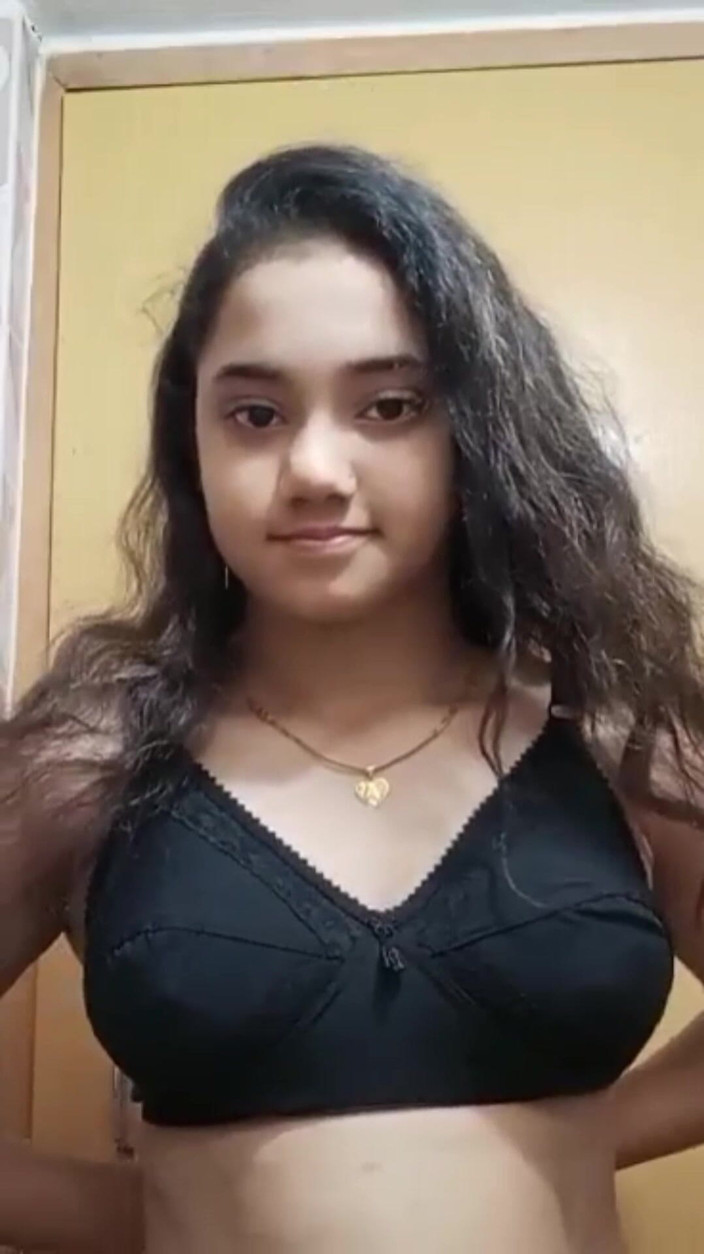 MehwishAly: Erkek arkadaşı için banyoda video çekiyor