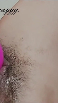 Obrovská díra vezme vibrátor dovnitř a radostně proudí Z orgasmů, velká kundička pysky / Sexy MILF Ginnagg