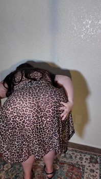 Sexy Prsatá baculatá MILFka v Sheer Leopard Tisk